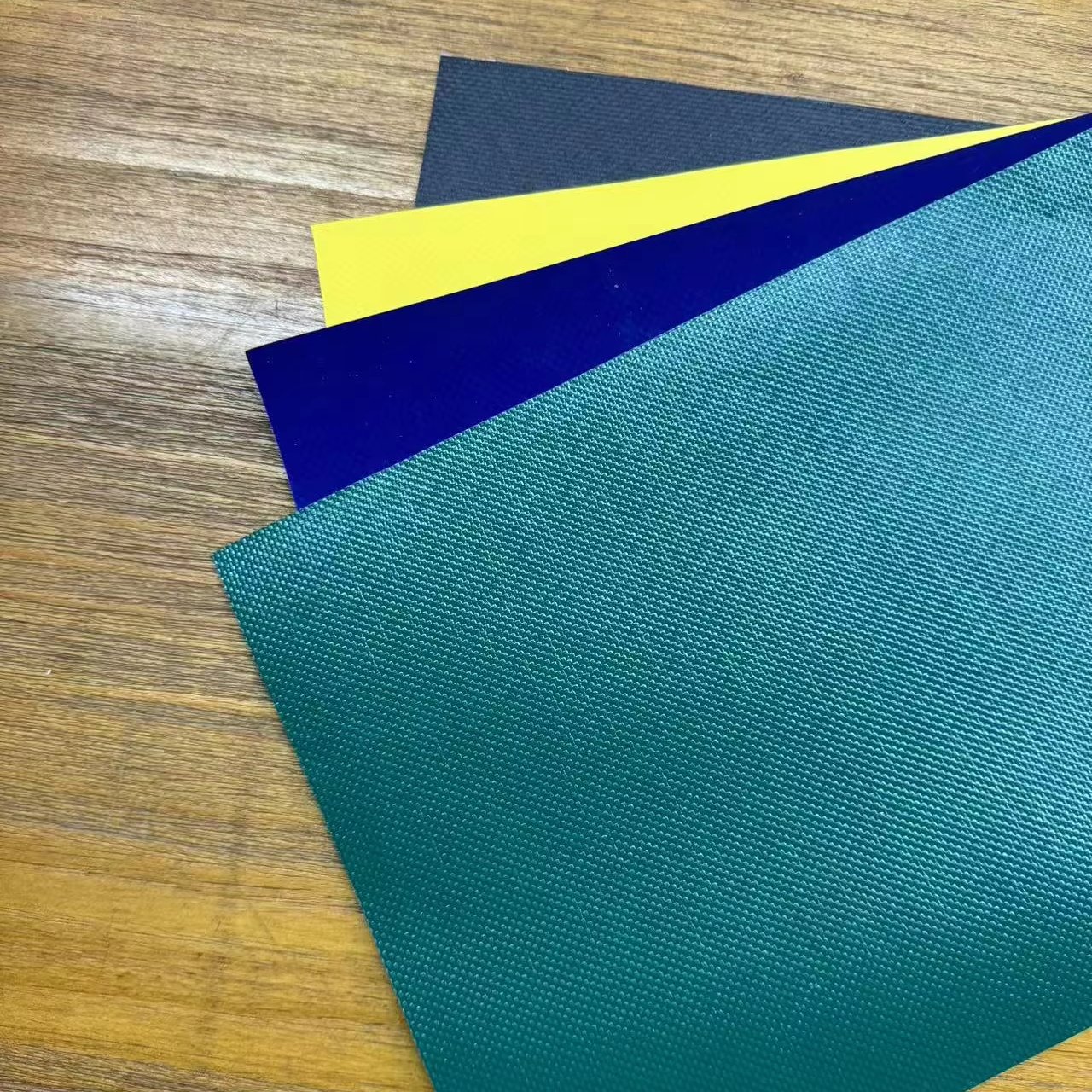 China 400gsm PVC Tarpaulin for Boat Cover and Bags Good Price Coated Pattern for Boys and Girls Toys